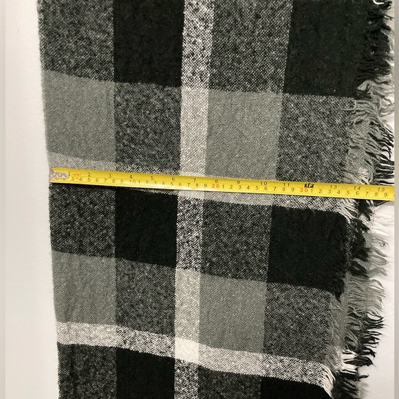 Plaid Small Fringe Scarf - Picture 8 of 10
